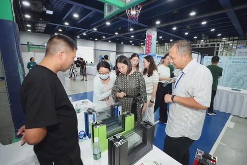 才聚二七 智創未來 2025碳中和技術交流暨政校企合作大會圓滿落幕 黃河科技學院引領零碳校園新實踐